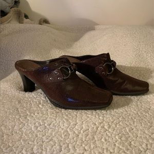 Aerosoles size 8 slip-on Brown patent leather thick heel